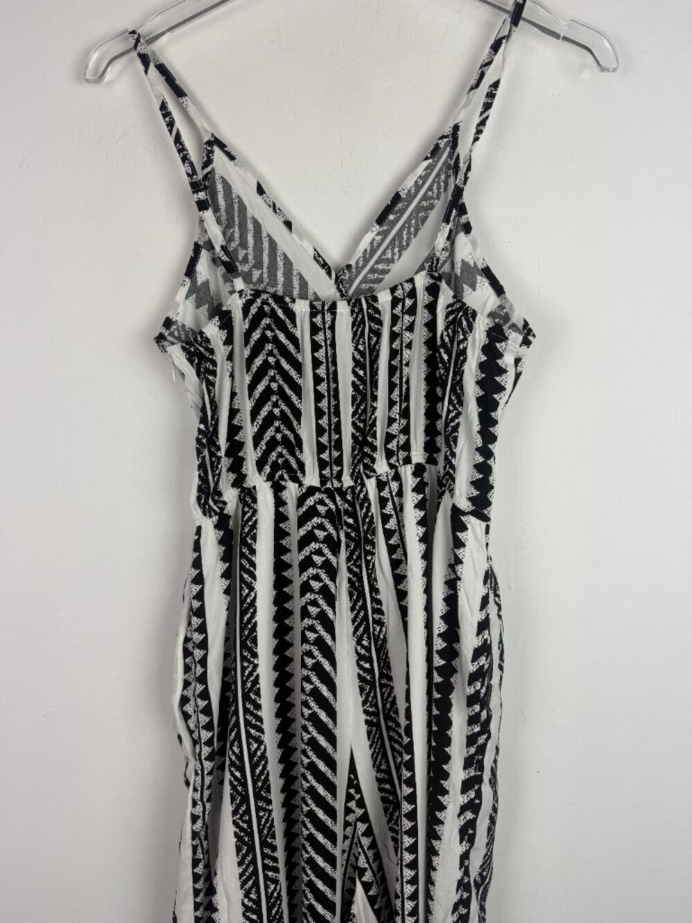 NWT Cupshe Geo Striped Surplice Sleeveless Straight Leg Jumpsuit Size Medium M - Picture 15 of 16